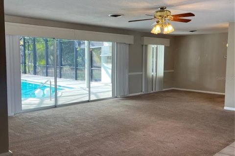 House in Mount Dora, Florida 3 bedrooms, 220.27 sq.m. № 2234304 - photo 3
