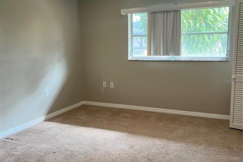 House in Mount Dora, Florida 3 bedrooms, 220.27 sq.m. № 2234304 - photo 16