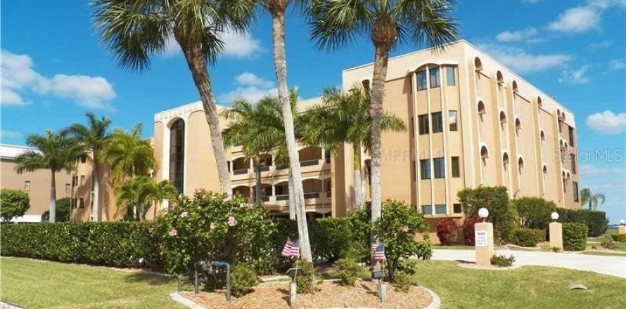 Condo in Punta Gorda, Florida, 2 bedrooms № 1006237