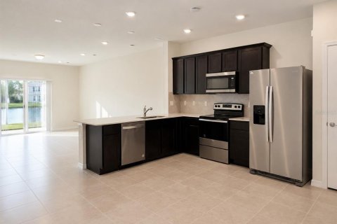 Adosado en venta en Kissimmee, Florida, 3 dormitorios, 157.84 m2 № 2236756 - foto 2