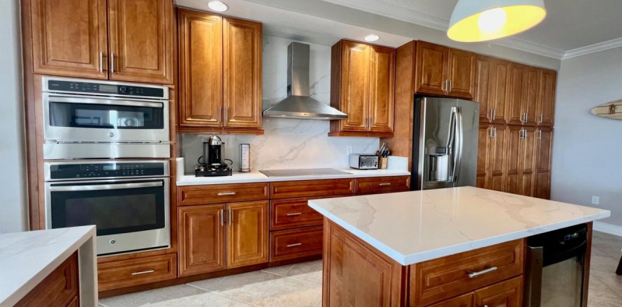 Condo in Hutchinson Island South, Florida, 3 bedrooms  № 1045468