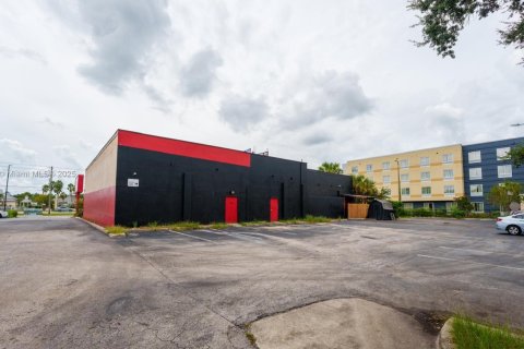 Immobilier commercial à vendre à Kissimmee, Floride № 1944553 - photo 4