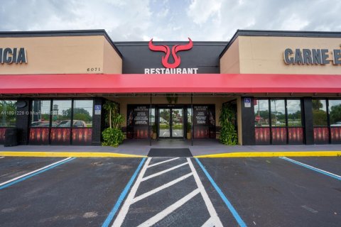 Immobilier commercial à vendre à Kissimmee, Floride № 1944553 - photo 2