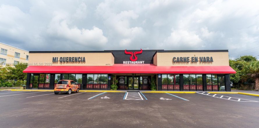 Immobilier commercial à Kissimmee, Floride № 1944553