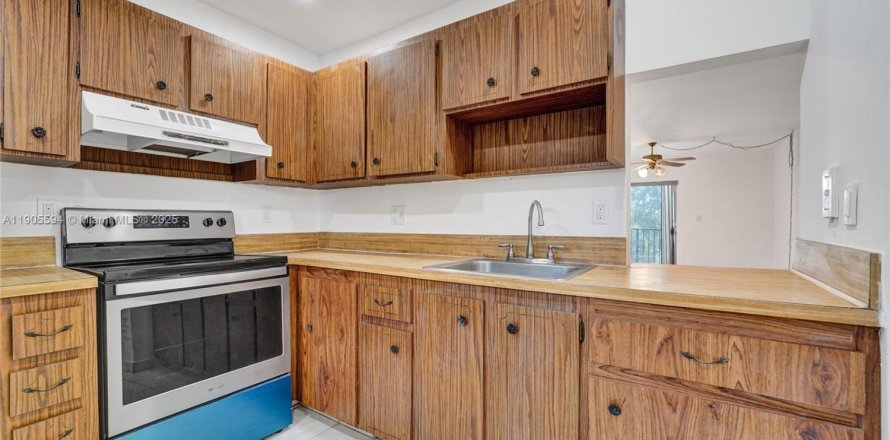 Condominio en Plantation, Florida, 2 dormitorios № 1966720