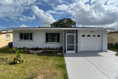 Villa ou maison à vendre à Margate, Floride: 2 chambres, 98.57 m2 № 1809763 - photo 2