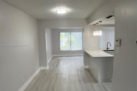 Villa ou maison à vendre à Margate, Floride: 2 chambres, 98.57 m2 № 1809763 - photo 5