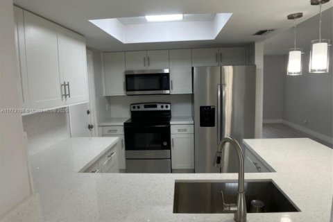 Villa ou maison à vendre à Margate, Floride: 2 chambres, 98.57 m2 № 1809763 - photo 6