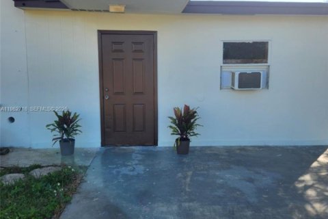 Immobilier commercial à Homestead, Floride 1 chambre № 2024099