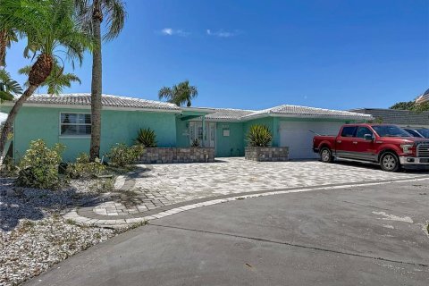 Casa en New Port Richey, Florida 4 dormitorios, 201.32 m2 № 2299768