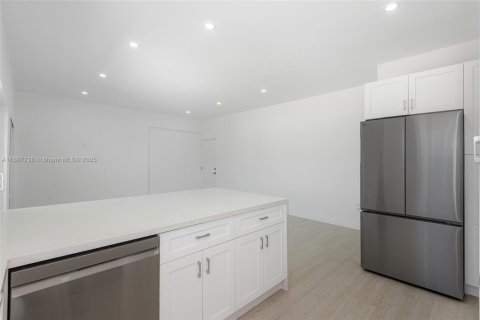 Copropriété à louer à Miami Beach, Floride: 1 chambre, 67.73 m2 № 1933096 - photo 10