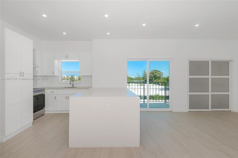 Copropriété à louer à Miami Beach, Floride: 1 chambre, 67.73 m2 № 1933096 - photo 12