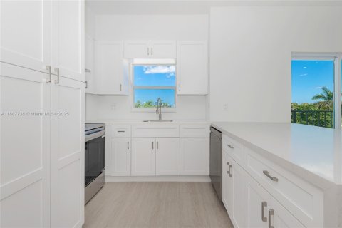 Condominio en alquiler en Miami Beach, Florida, 1 dormitorio, 67.73 m2 № 1933096 - foto 11