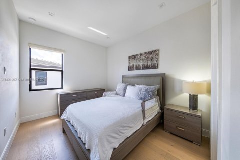 Casa en venta en Doral, Florida, 4 dormitorios, 209.68 m2 № 1944656 - foto 18