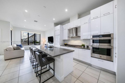 Casa en venta en Doral, Florida, 4 dormitorios, 209.68 m2 № 1944656 - foto 2