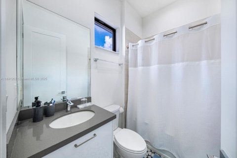 Casa en venta en Doral, Florida, 4 dormitorios, 209.68 m2 № 1944656 - foto 22