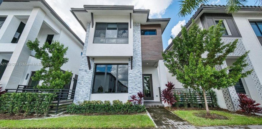 Casa en Doral, Florida 4 dormitorios, 209.68 m2 № 1944656