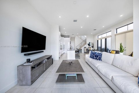 Casa en venta en Doral, Florida, 4 dormitorios, 209.68 m2 № 1944656 - foto 7