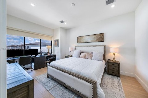 Casa en venta en Doral, Florida, 4 dormitorios, 209.68 m2 № 1944656 - foto 13