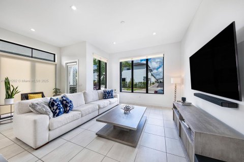 Casa en venta en Doral, Florida, 4 dormitorios, 209.68 m2 № 1944656 - foto 5