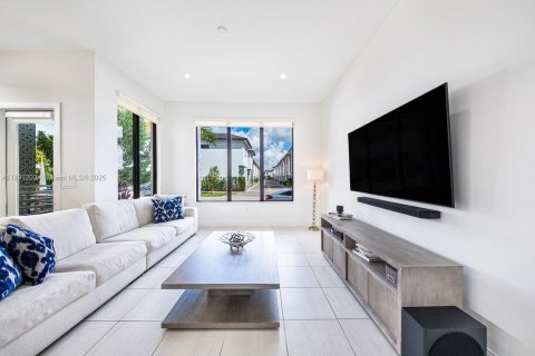 Casa en venta en Doral, Florida, 4 dormitorios, 209.68 m2 № 1944656 - foto 9