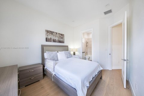 Casa en venta en Doral, Florida, 4 dormitorios, 209.68 m2 № 1944656 - foto 19