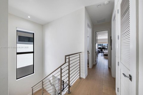 Casa en venta en Doral, Florida, 4 dormitorios, 209.68 m2 № 1944656 - foto 11