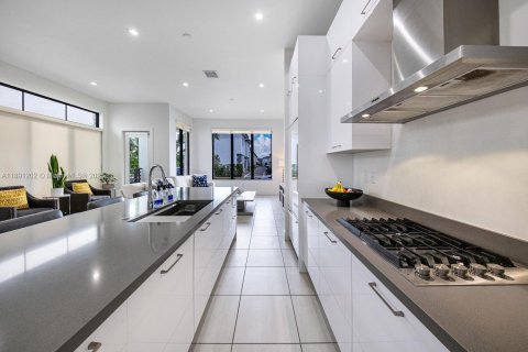 Casa en venta en Doral, Florida, 4 dormitorios, 209.68 m2 № 1944656 - foto 3