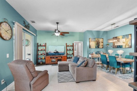 House in Port St. Lucie, Florida 3 bedrooms, 165.18 sq.m. № 2275862 - photo 15