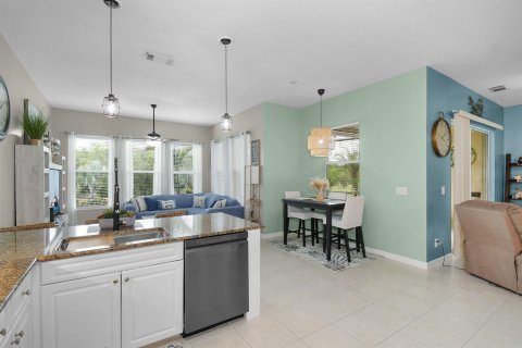 House in Port St. Lucie, Florida 3 bedrooms, 165.18 sq.m. № 2275862 - photo 14