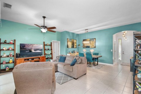 House in Port St. Lucie, Florida 3 bedrooms, 165.18 sq.m. № 2275862 - photo 10