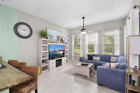 House in Port St. Lucie, Florida 3 bedrooms, 165.18 sq.m. № 2275862 - photo 17