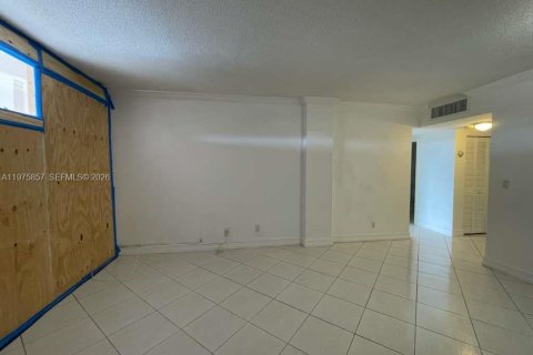 Copropriété à vendre à North Bay Village, Floride: 1 chambre, 75.9 m2 № 2040090 - photo 8