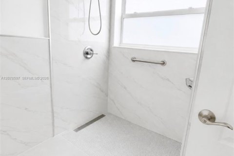 Villa ou maison à vendre à Miami, Floride: 3 chambres, 171.03 m2 № 2323806 - photo 7