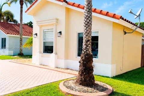 Villa ou maison à vendre à Miami, Floride: 3 chambres, 171.03 m2 № 2323806 - photo 16