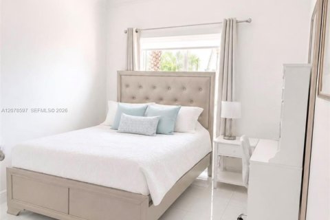 Villa ou maison à vendre à Miami, Floride: 3 chambres, 171.03 m2 № 2323806 - photo 5