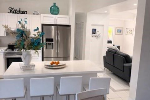 Villa ou maison à vendre à Miami, Floride: 3 chambres, 171.03 m2 № 2323806 - photo 12