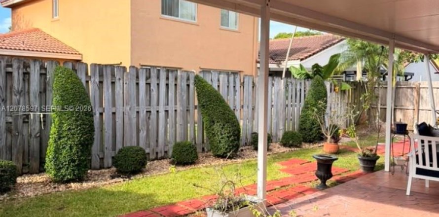 Villa ou maison à Miami, Floride 3 chambres, 171.03 m2 № 2323806