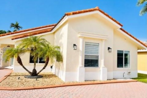 Villa ou maison à vendre à Miami, Floride: 3 chambres, 171.03 m2 № 2323806 - photo 17
