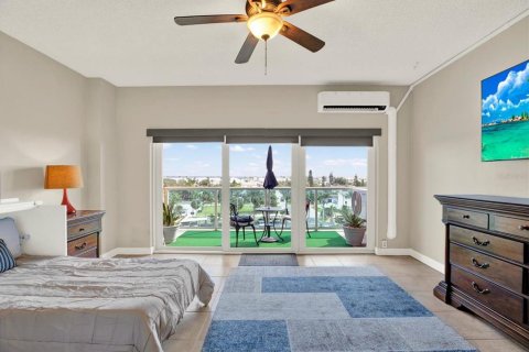Condominio en venta en Clearwater, Florida, 3 habitaciones, 47.1 m2 № 2429665 - foto 2
