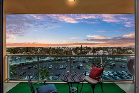 Condominio en venta en Clearwater, Florida, 3 habitaciones, 47.1 m2 № 2429665 - foto 7