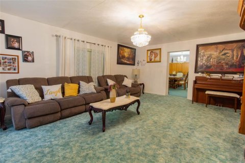 House in Tampa, Florida 3 bedrooms, 157.19 sq.m. № 1918314 - photo 11