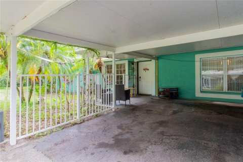 House in Tampa, Florida 3 bedrooms, 157.19 sq.m. № 1918314 - photo 3