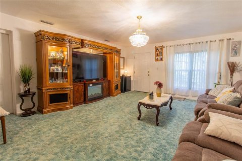 House in Tampa, Florida 3 bedrooms, 157.19 sq.m. № 1918314 - photo 10