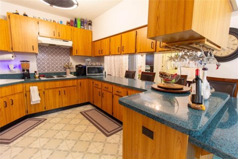 House in Tampa, Florida 3 bedrooms, 157.19 sq.m. № 1918314 - photo 8