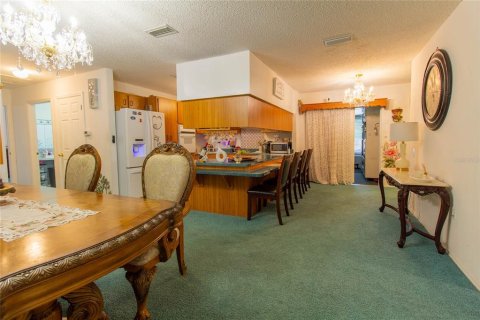 House in Tampa, Florida 3 bedrooms, 157.19 sq.m. № 1918314 - photo 5