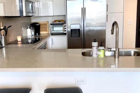 Copropriété à louer à Miami, Floride: 2 chambres, 101.82 m2 № 1976859 - photo 3