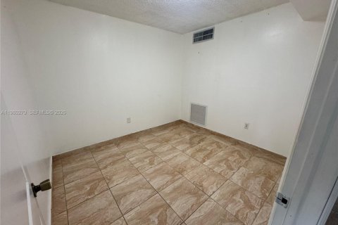 Купить кондоминиум в Майами, Флорида 1 спальня, 65.68м2, № 2023295 - фото 10