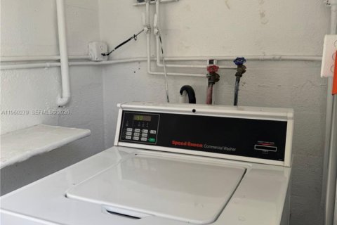 Купить кондоминиум в Майами, Флорида 1 спальня, 65.68м2, № 2023295 - фото 18