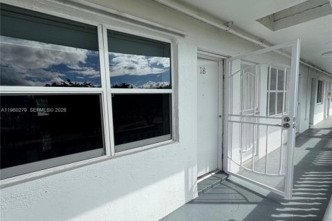 Купить кондоминиум в Майами, Флорида 1 спальня, 65.68м2, № 2023295 - фото 4